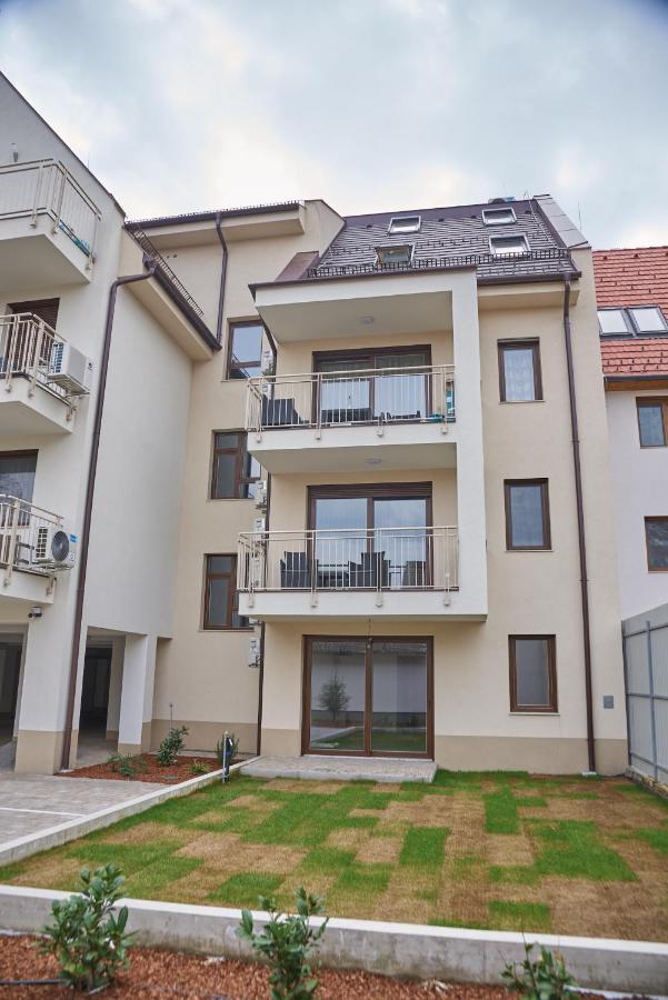 Ferienwohnung Sunlight Red Szegedin Exterior foto